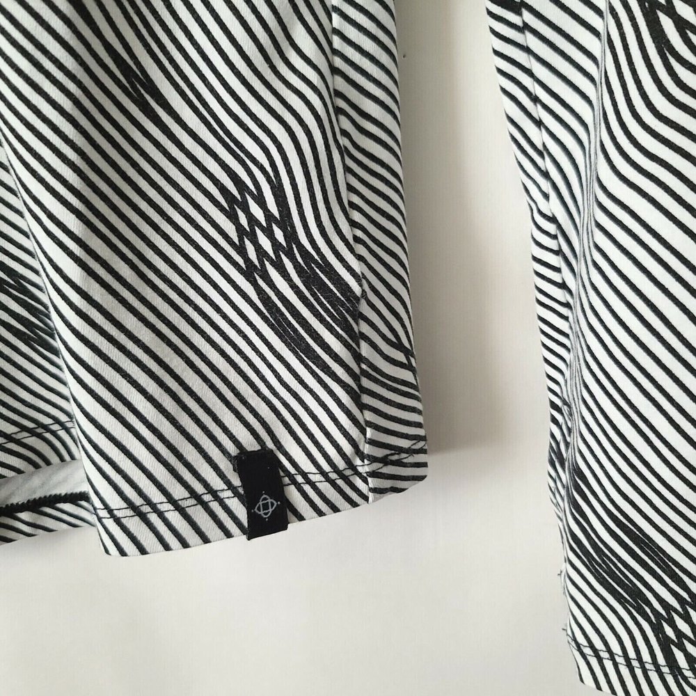 Satva Womens Deanna Organic Cotton LS Movement Tee Black White Wave Print Sz S - Picture 7 of 10